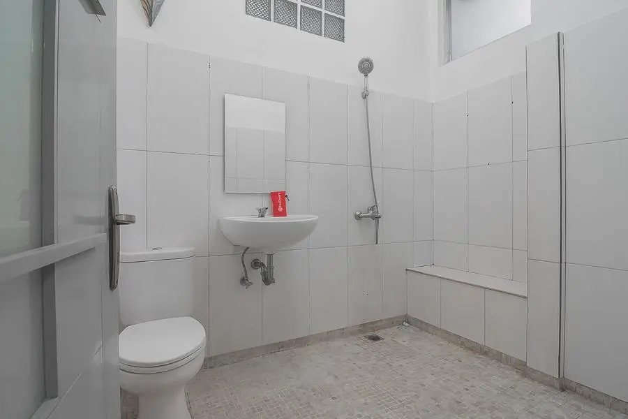 RedDoorz Hostel near Braga Citywalk