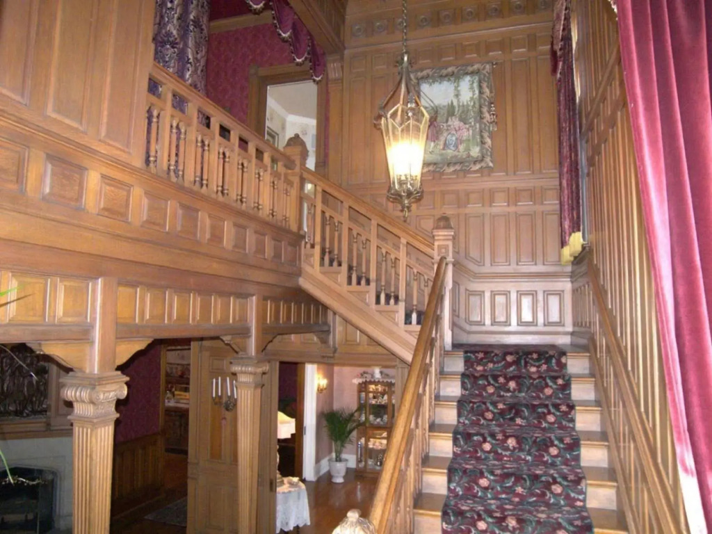 Alexander Mansion Bed and Breakfast