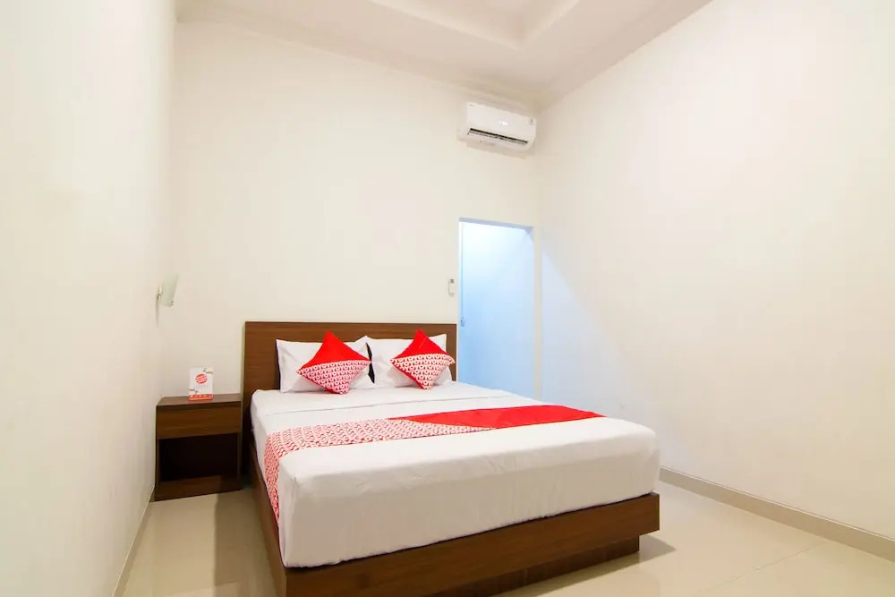 Joglo Guest House Syariah by OYO Rooms