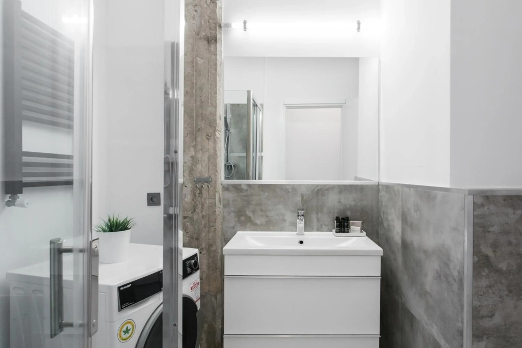 Industrial 1BR Apartment in Ampelokipoi Area by UPSTREET
