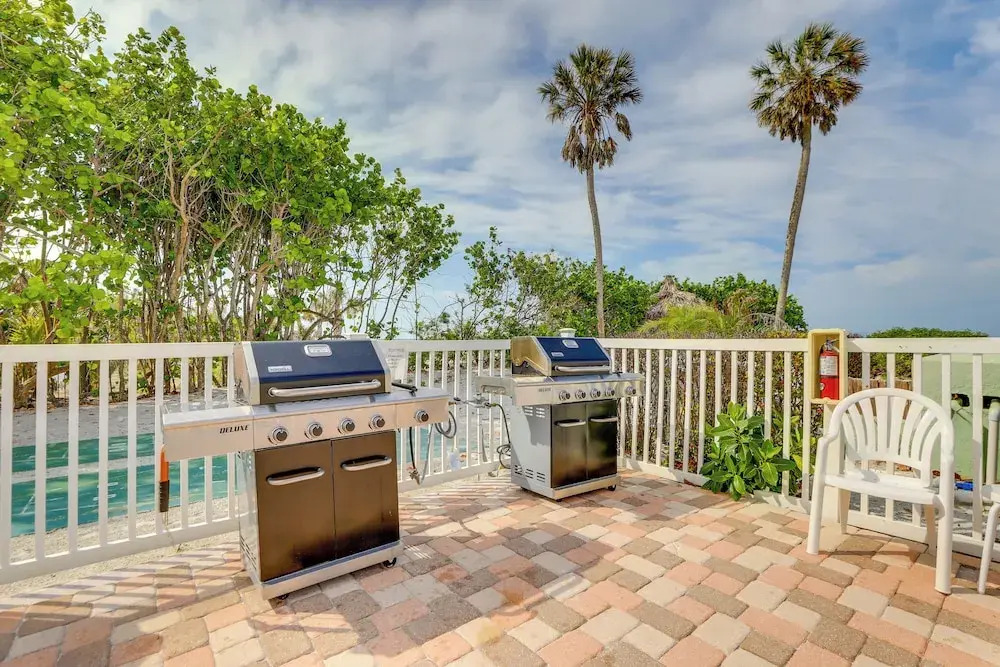 Sunlit Longboat Key Escape w/ Private Resort Beach