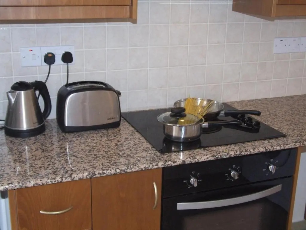 Top floor 2 bedroom apartment E101, 3 pools, sea view, FREE WIFI