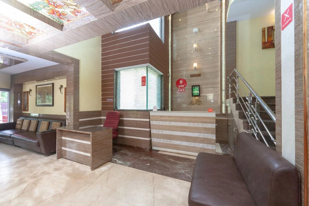 OYO 7987 Hotel Carnation