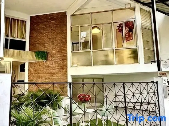 Coco House Sukhumvit 1, BTS ploenchit