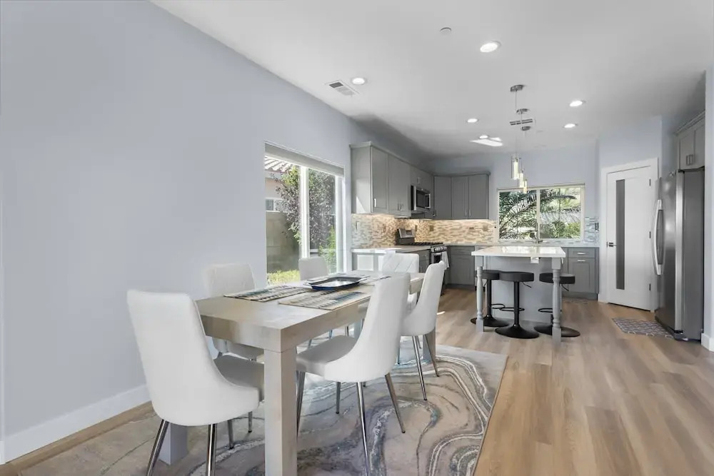 Los Palmas 30 Days Minimum 3 Bedroom Home by RedAwning