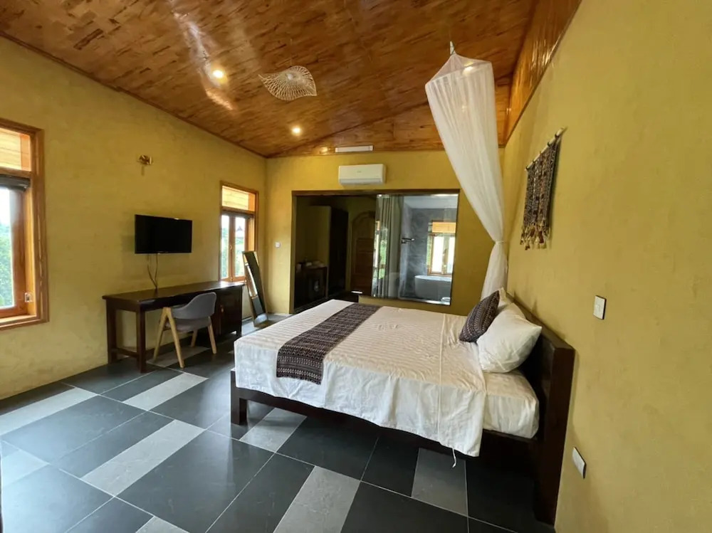 Sky Bay Lodge