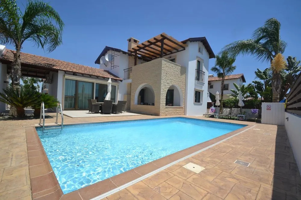 Narcissos Villa Thekla