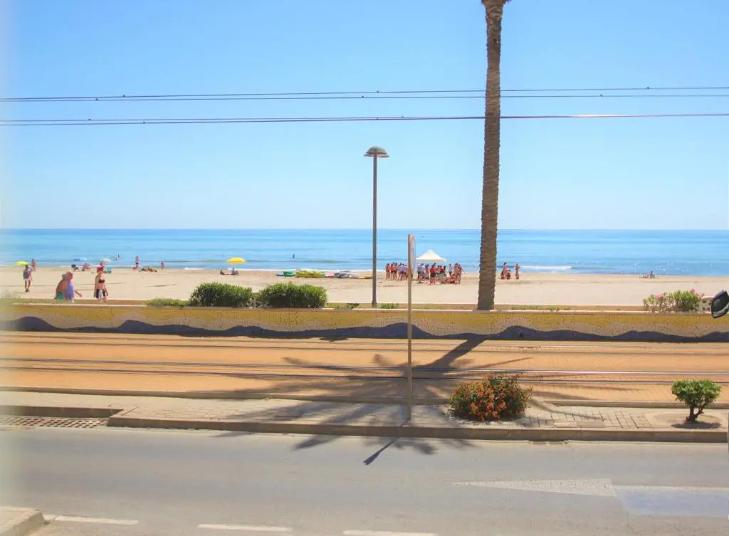 Apartamento CasaTuris enfrente al mar en Playa Muchavista C102