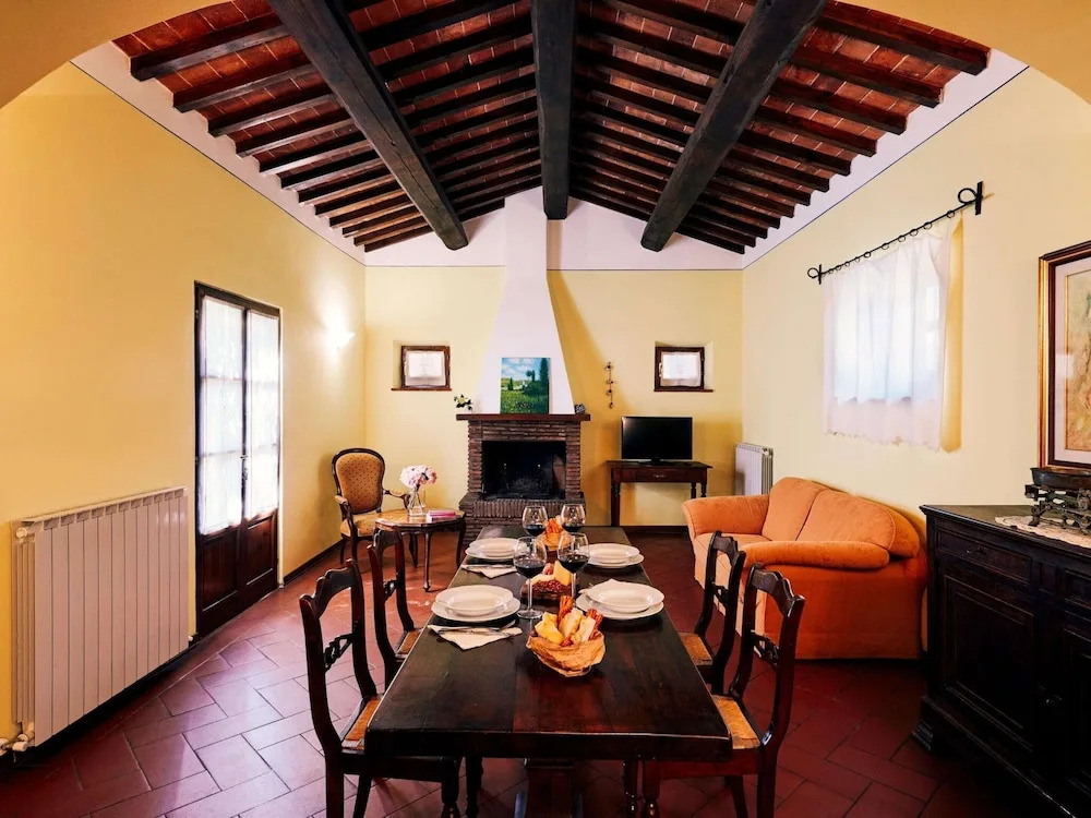 Beautiful Holiday Home With View Over Cortona in Beautiful Surroundings