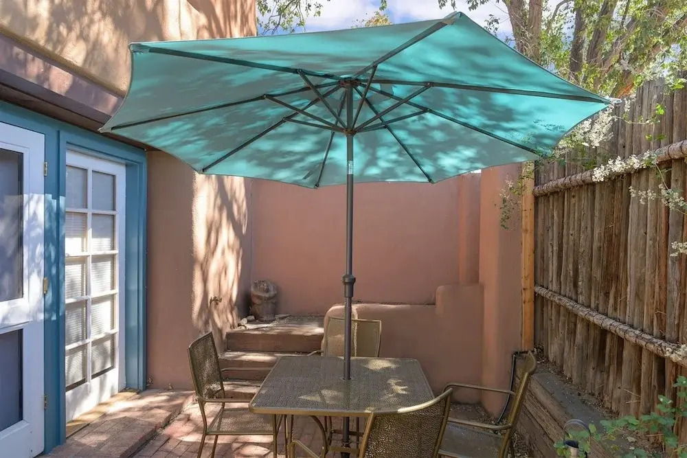 Serenidad - Delightful Vacation Home, Walk to The Plaza and Canyon Rd