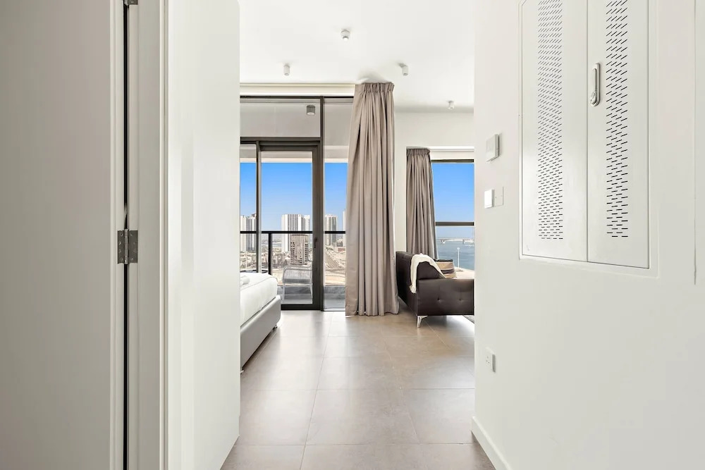Silkhaus Chic Studio Private Beach Pixel Tower