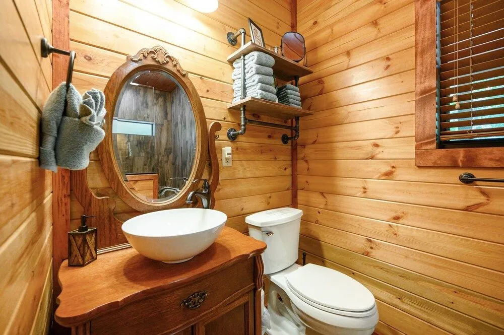 Squatch Watch Lodge 1 Bedroom Cabin