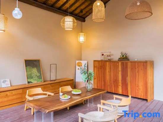 Allen's Homestay · Triscape Cloud Isle Pool & Stream Retreat