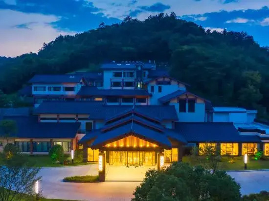 Xinchang Big Buddha Temple Fanyin Hotel