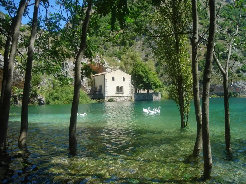 HOTEL HOLIDAYS a Barrea - Natura, Relax e Benessere nel Parco dAbruzzo