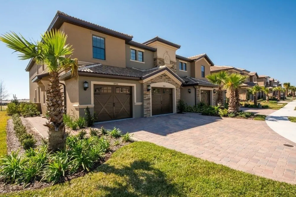 Snow Birds Dream Luxury Resort! 3 Bedroom Townhouse by RedAwning