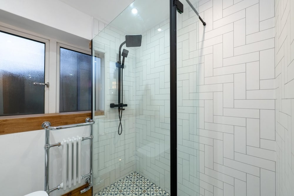 Tranquil Stoke-on-trent 4bed, 2 Bath, Parking