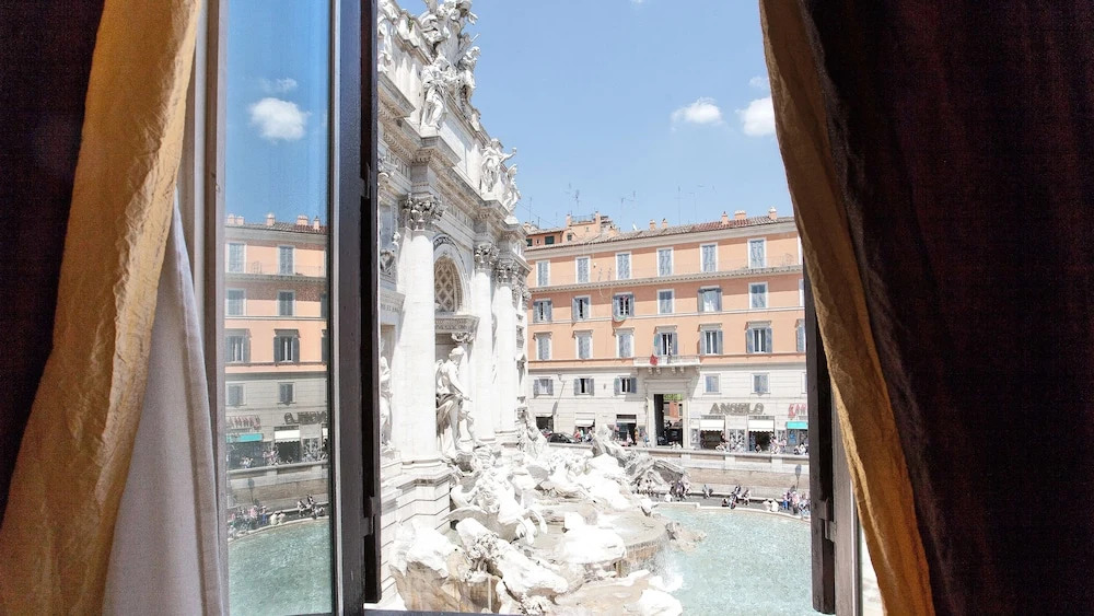 Rental in Rome Trevi Fouintain View Apartment