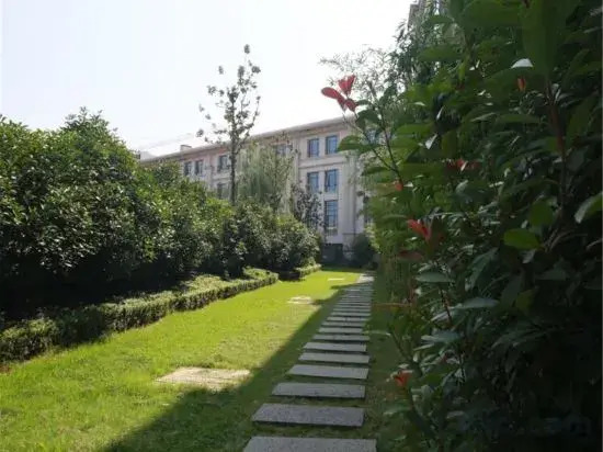 Sanmenxia Feicui Lichi Hot Spring Resort Hotel