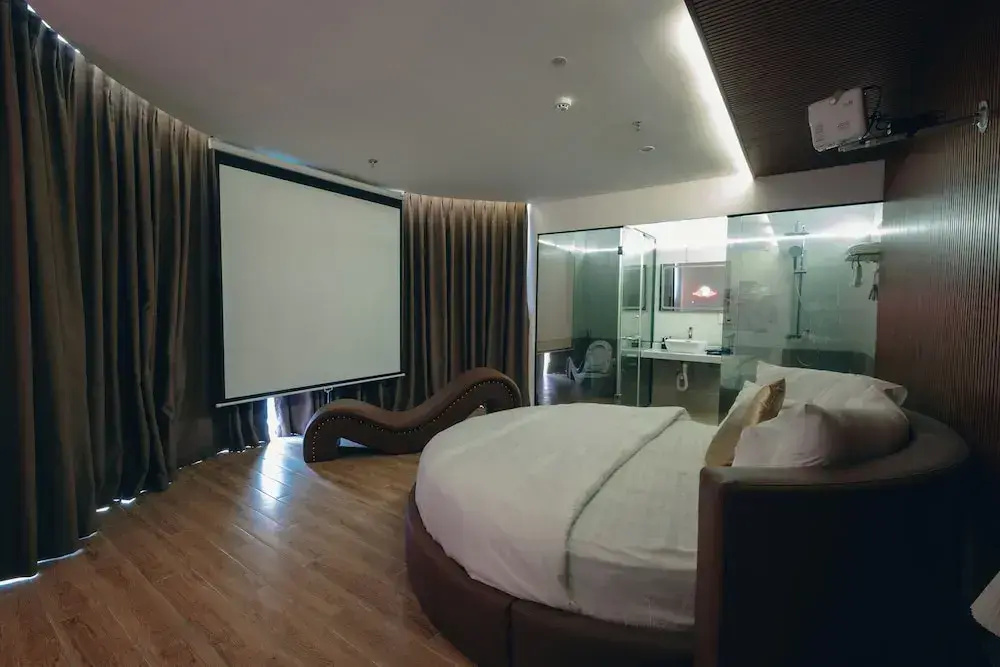 Love in the Atlantis Hotel