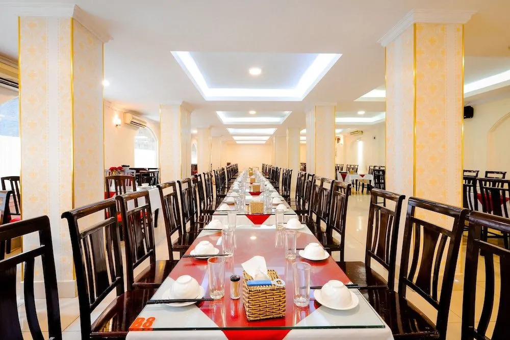 OYO 269 MOET Hotel