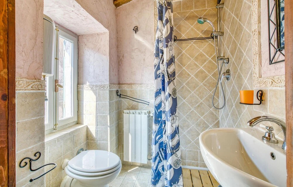 Amazing Home in Bedizzano With 2 Bedrooms and Wifi