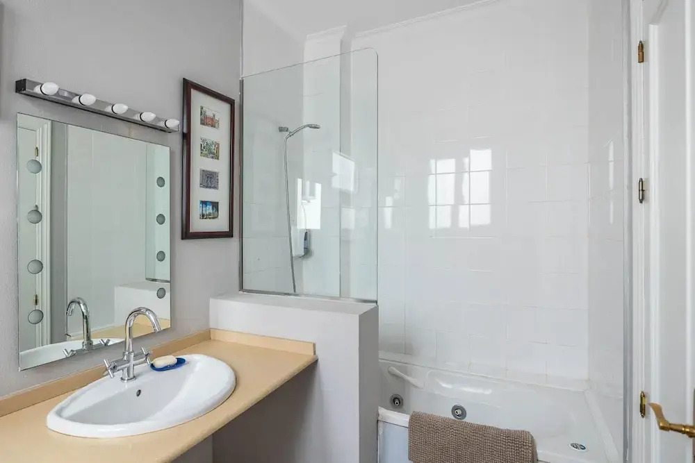 Cheerful 6 Bedroom House in Seville With Terraces
