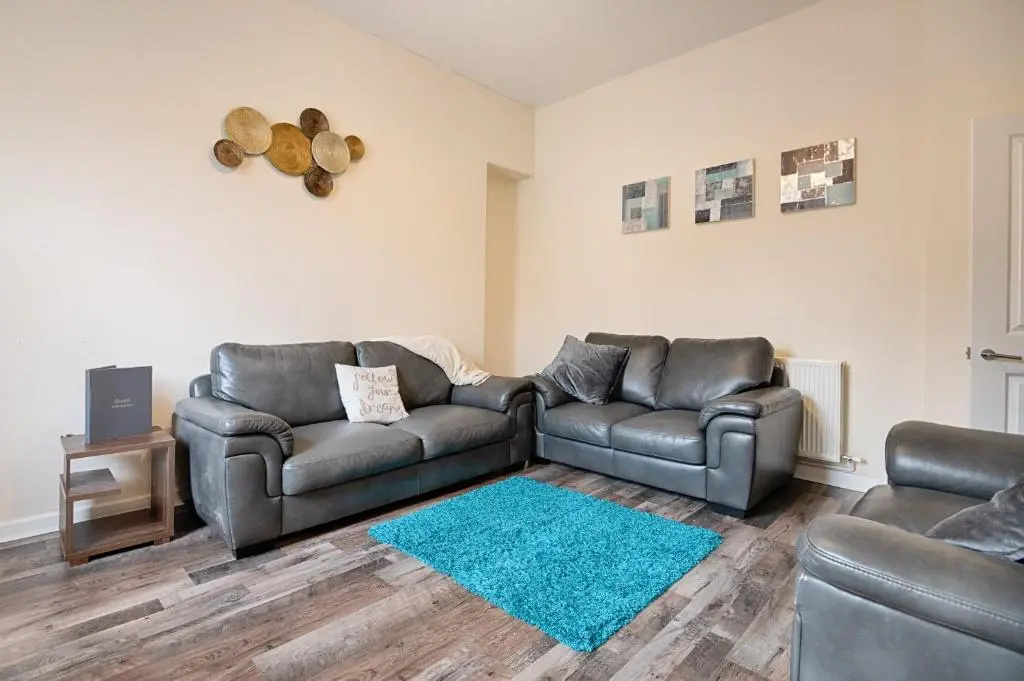 Perfect Location with Parking - Jersey House - TV in every Bedroom!