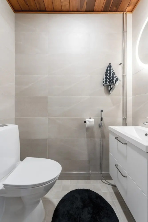 Luxurious 1BR Penthouse with Balcony