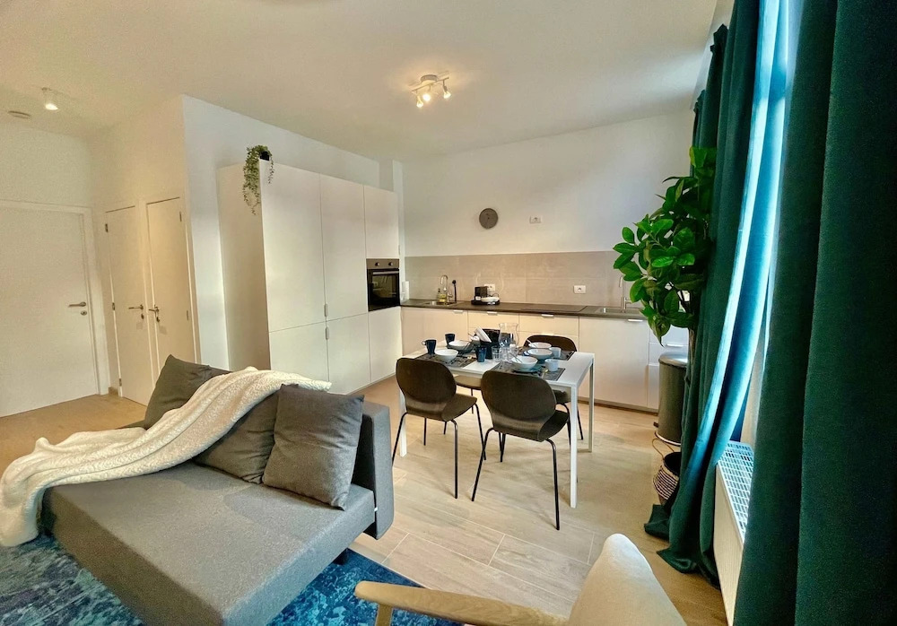 Luxury Dlx 1BR Near Fashion District by Oneluxstay