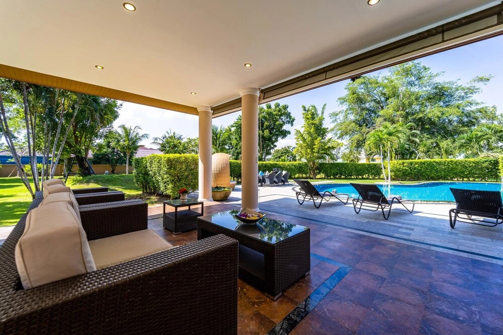 Luxury 6 Bed Mansion - CAS