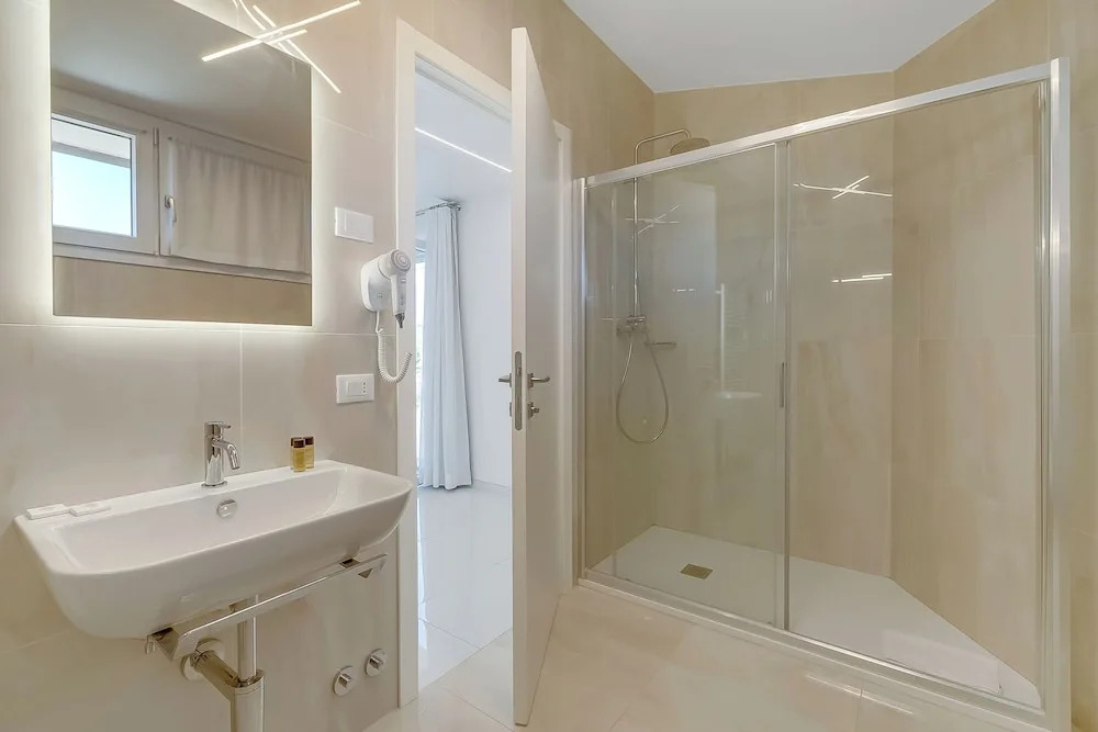 Villa Chimera White 16 with Pool & Gym