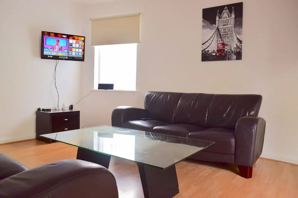 Spacious 2 Bedroom in Shepherds Bush With Patio