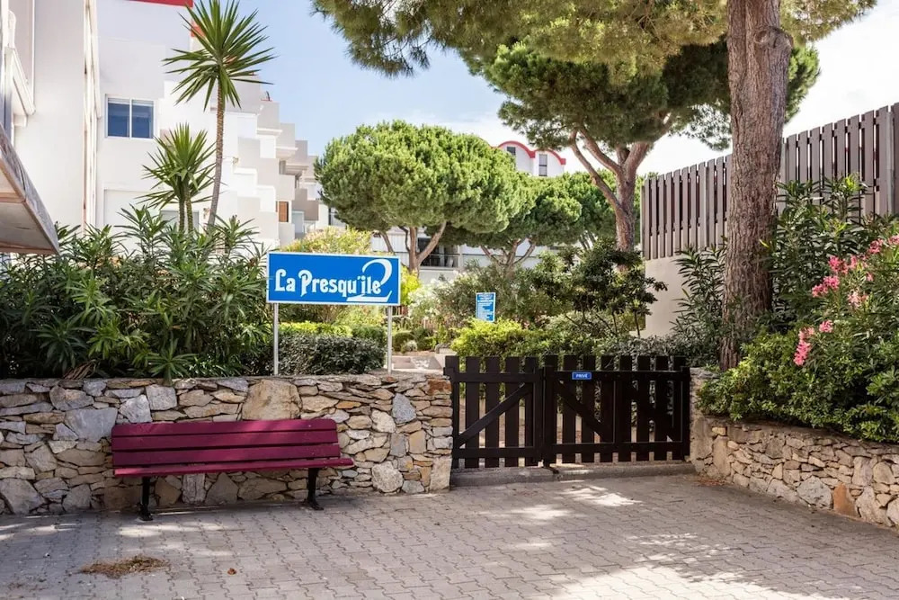 Studio in Gruissan, With Pool Access and Furnished Balcony - 200 m Fro