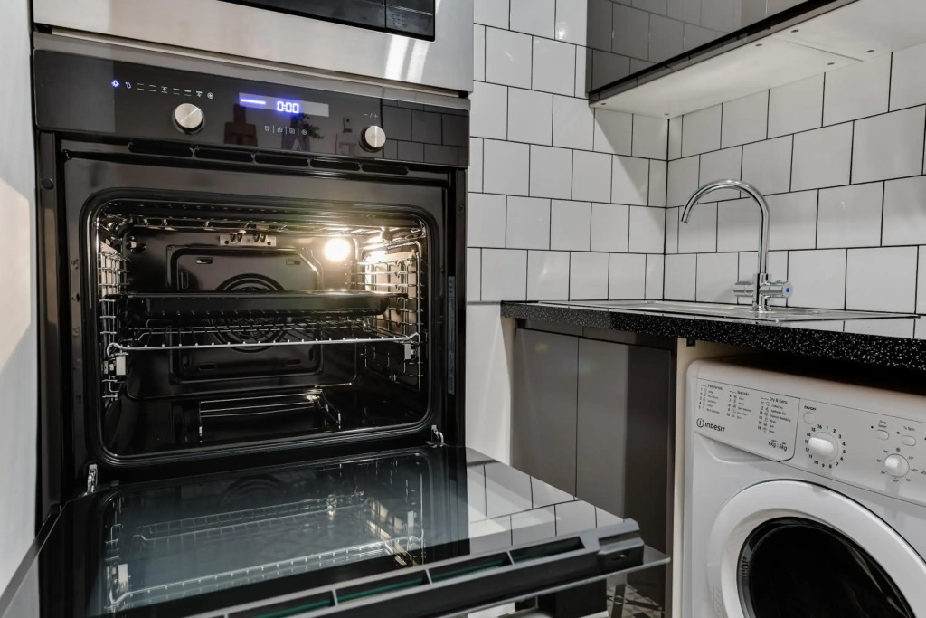 1 Bedroom Swinley Apartment Wigan, A Walk to Albert Infirmary & Town Centre, Free Parking
