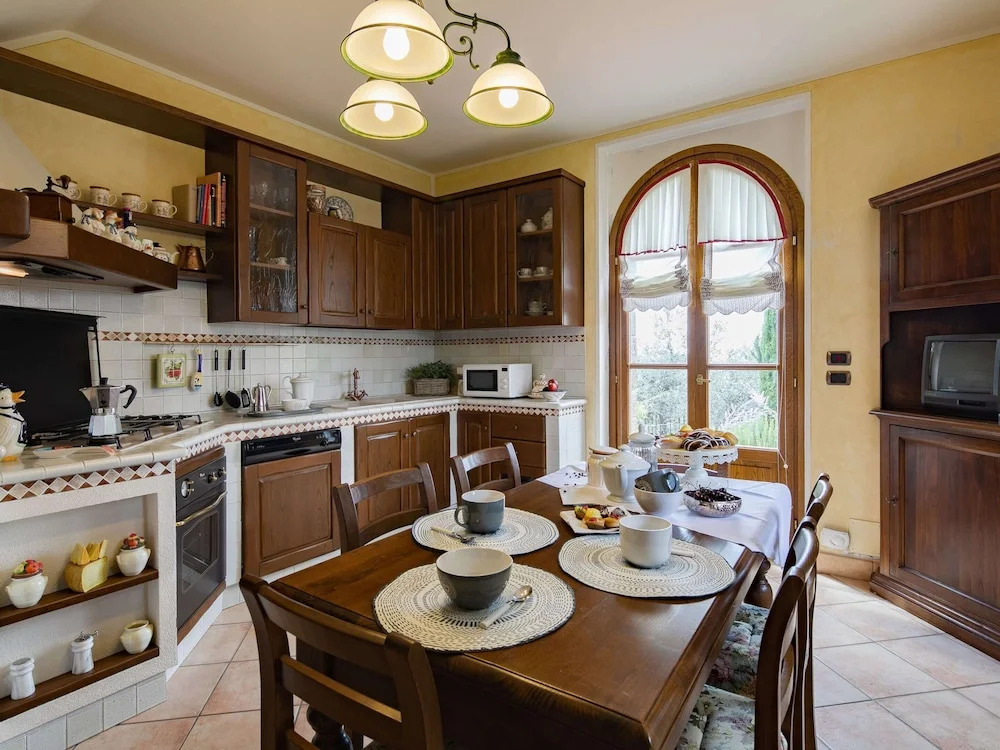 Luxurious Villa in Cortona Tuscany with Hot Tub