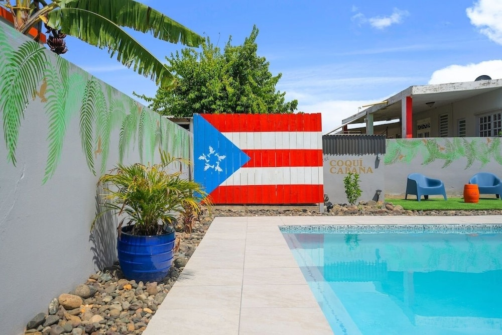 Walk to Beach or Swim in the Pool, 4 Bedrooms 4 Home by Redawning