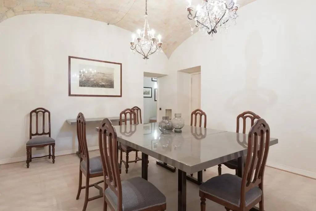 Amazing 4 bedrooms apartment with garden