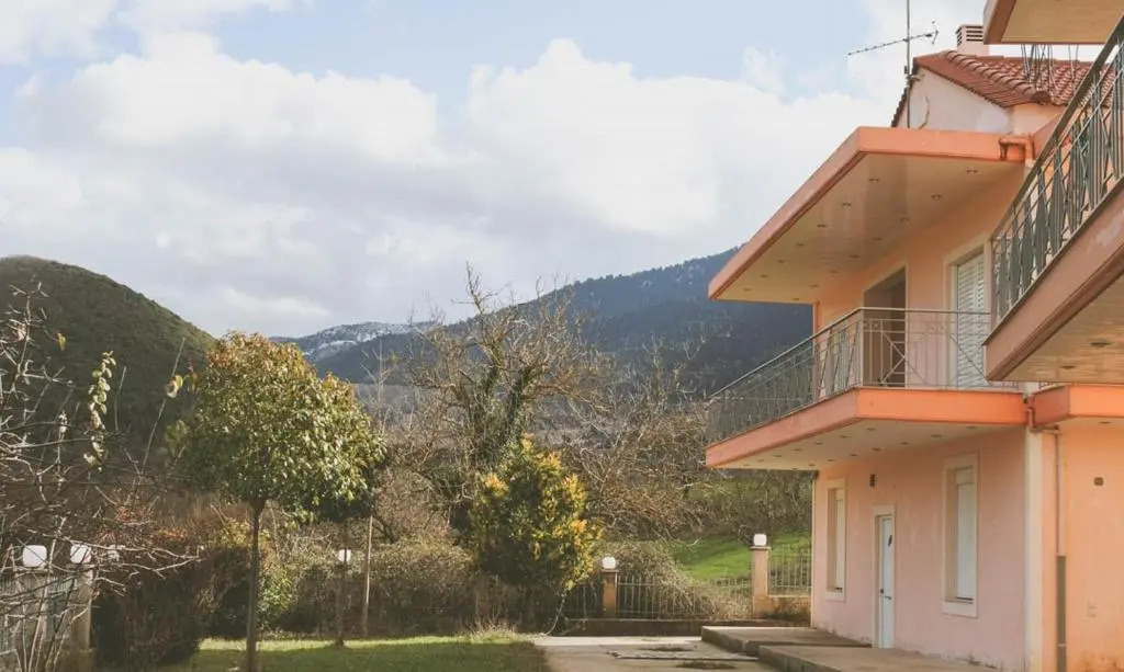 Manesi Apartments