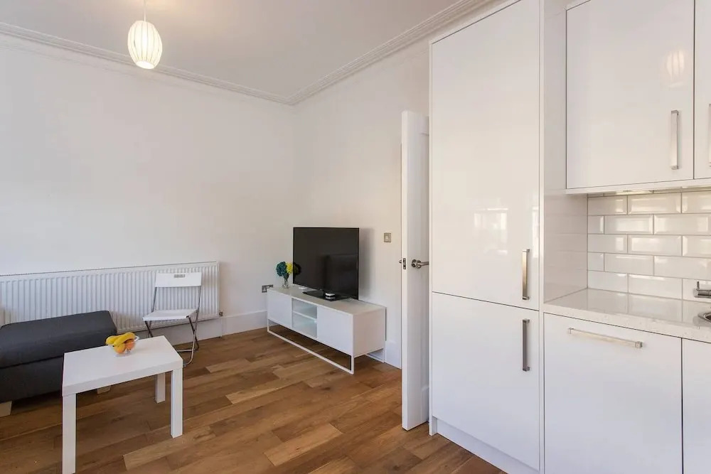 Sleek 2BR flat in Hither Green, by Mountsfield Park