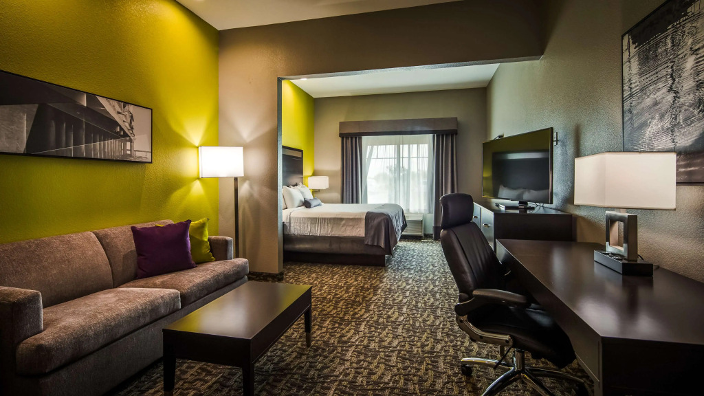 Best Western Plus Bay City Inn & Suites