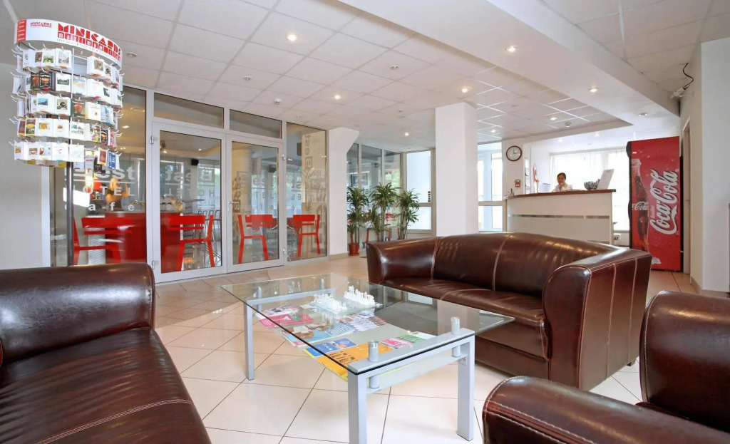 Hotel BEST with FREE PARKING