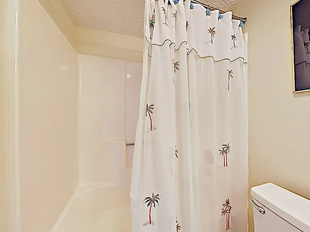 New Listing! Gulf-front W/ Pools & Gym 3 Bedroom Condo