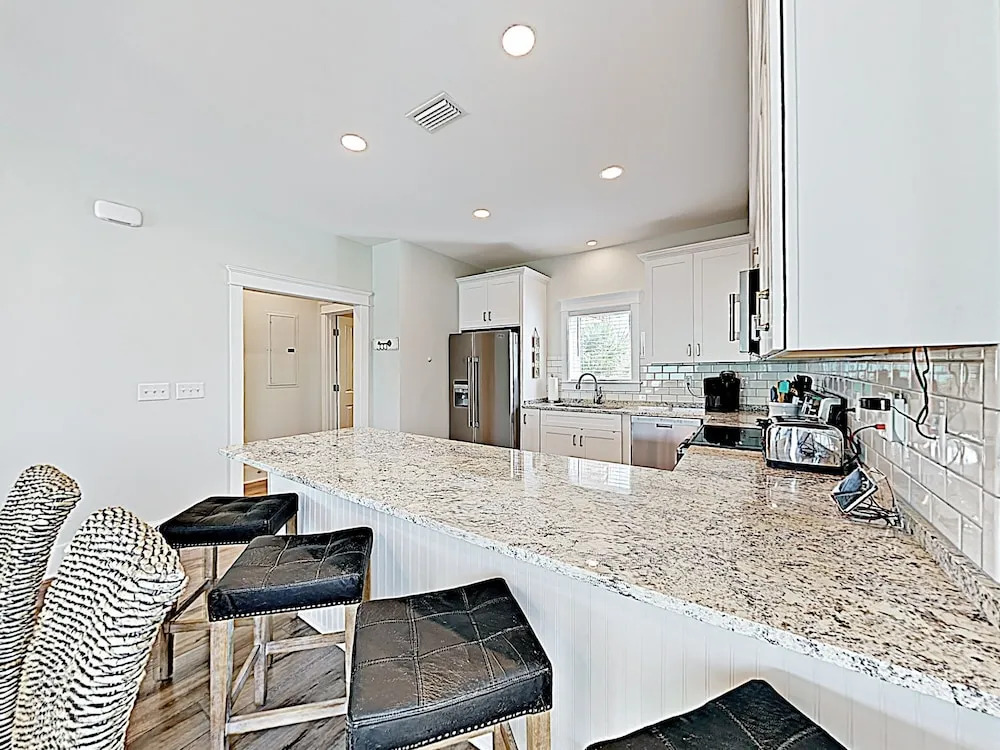New Listing! All-suite Beach New-build W/ Pool 2 Bedroom Home