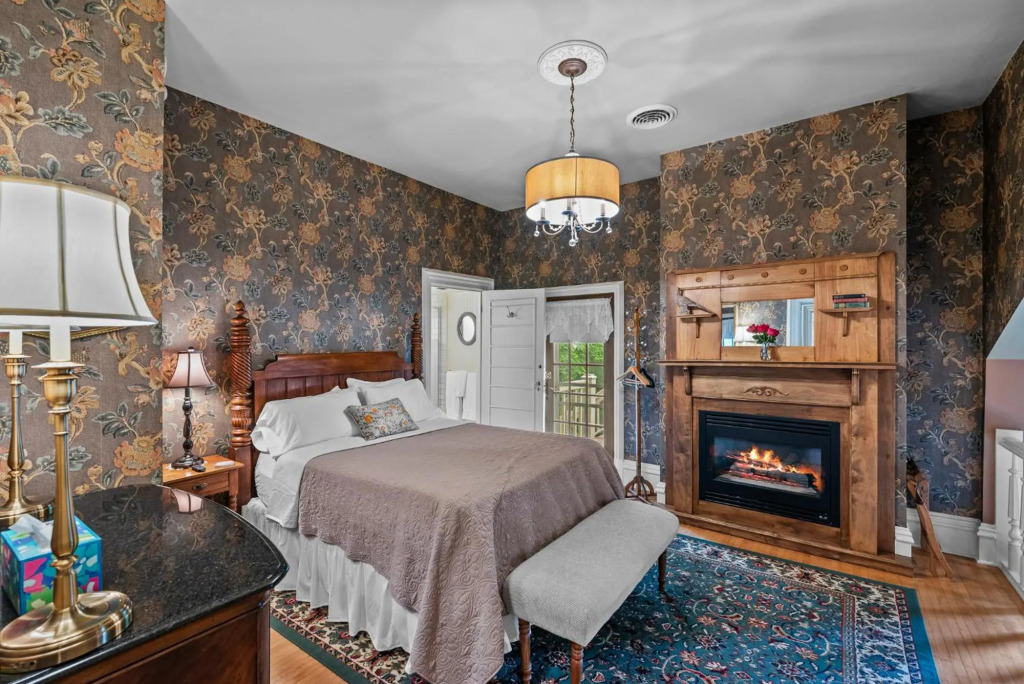 The Foxglove Inn