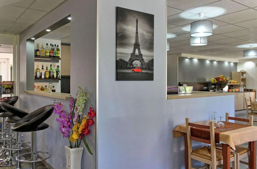 Contact Hotel Restaurant La Chaumière entre Orgeval et Flins A13 sortie 8