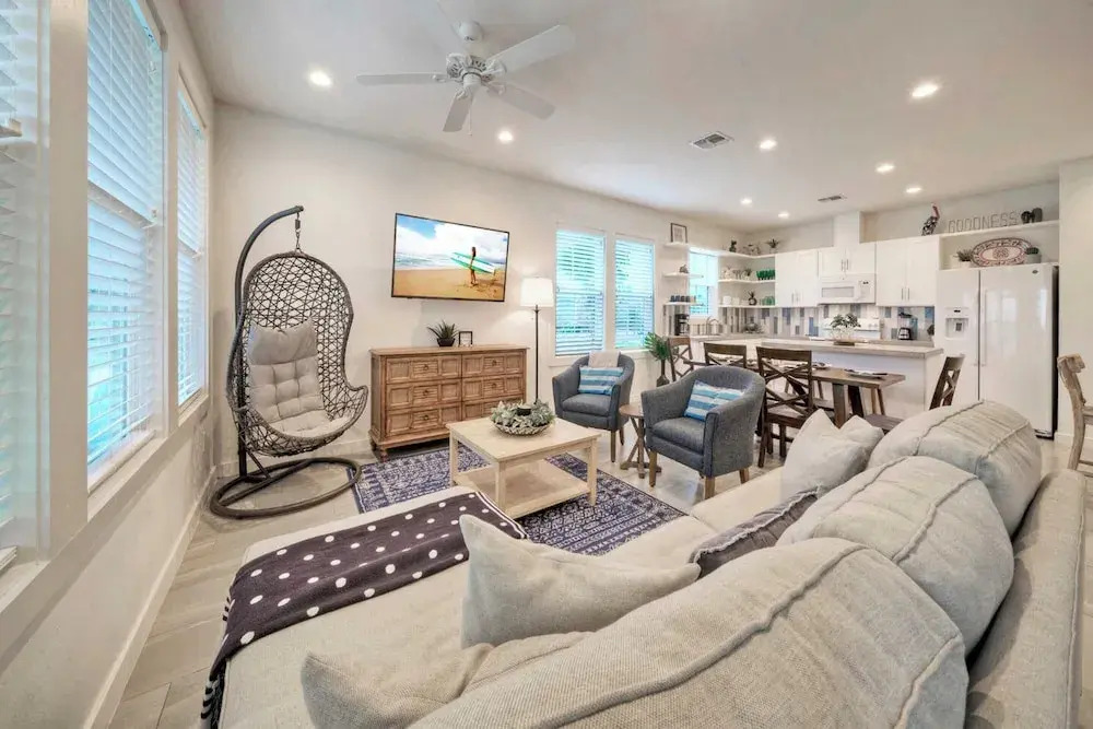 Sleeps 20 2 Homes in Mercer Village w/ Pool Heart of Old Town, Walkable