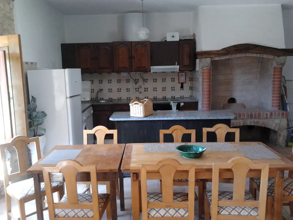 Historical Charming Vintage Villa with 4 bedrooms & country views 4 Villa by RedAwning
