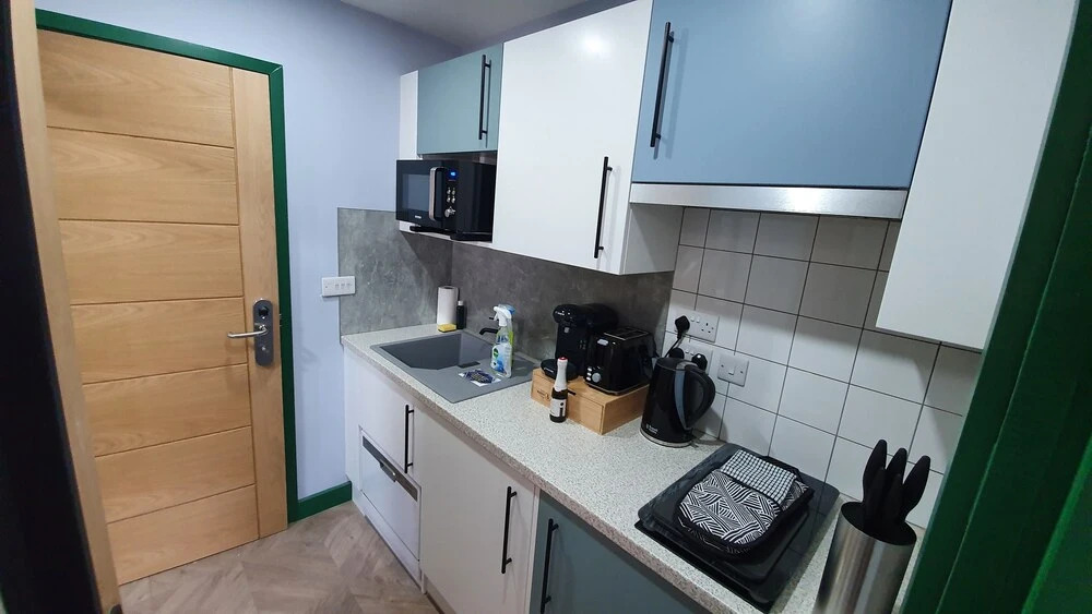 Aaron Wise - 51 Fitzhamon Apartments