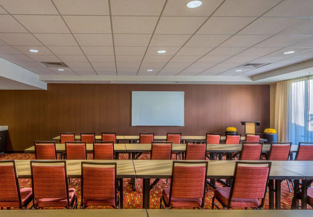 Courtyard by Marriott Charleston Downtown/Civic Center